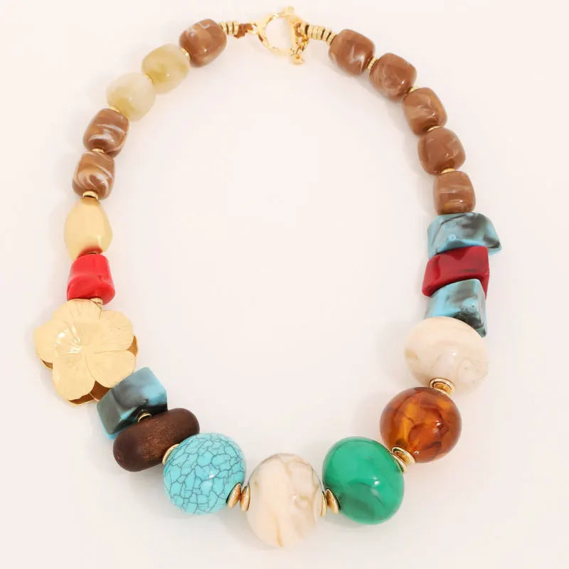 Colar Boho com Contas Coloridas Feito à Mão