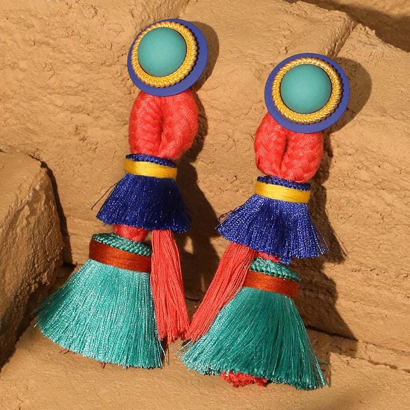 Brinco Boho Longo Colorido — Franjas Artesanais, Design Exclusivo, Leveza Fun