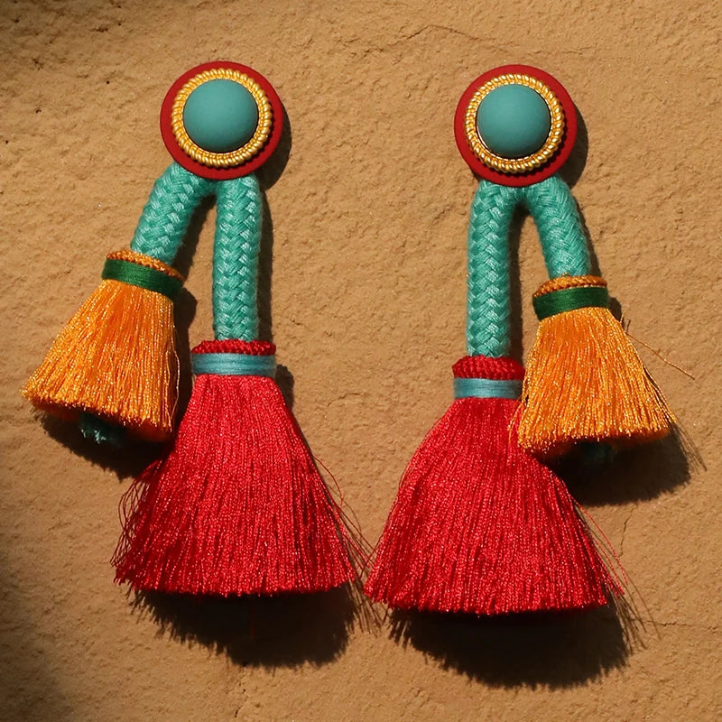 Brinco Boho Longo Colorido Franja — Estilo Artesanal Festivo