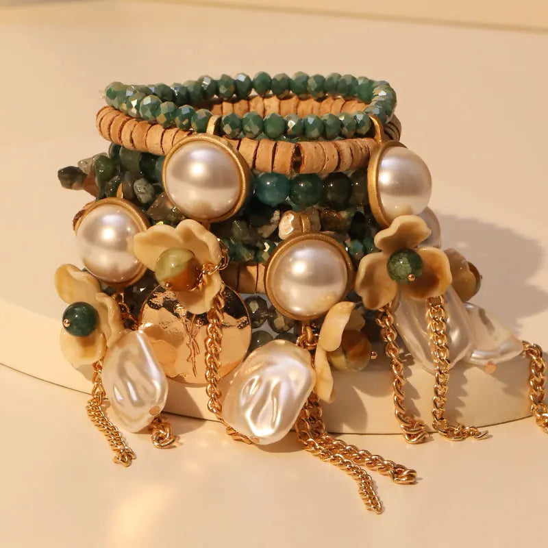 Conjunto de Pulseiras com Contas e Detalhes Florais Feitas à Mão