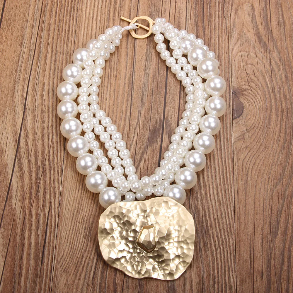Colar Boho Pérolas & Pingente Geométrico Dourado | By Mireva