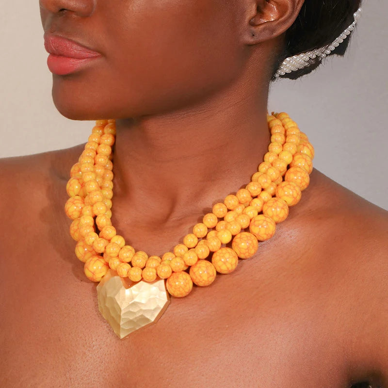 Colar Statement Vintage Contas Laranja Pingente Furado Dourado | By Mireva