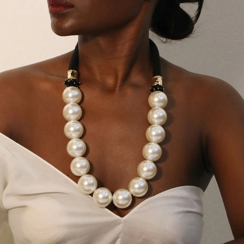 Colar Longo com Pérolas Grandes