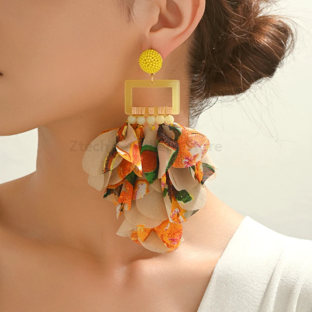 Brincos Étnicos Elegantes com Flor em Tecido