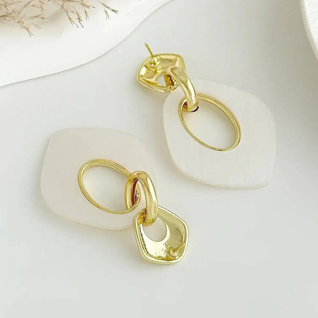 Brincos Boho Geométricos Branco & Dourado | By Mireva