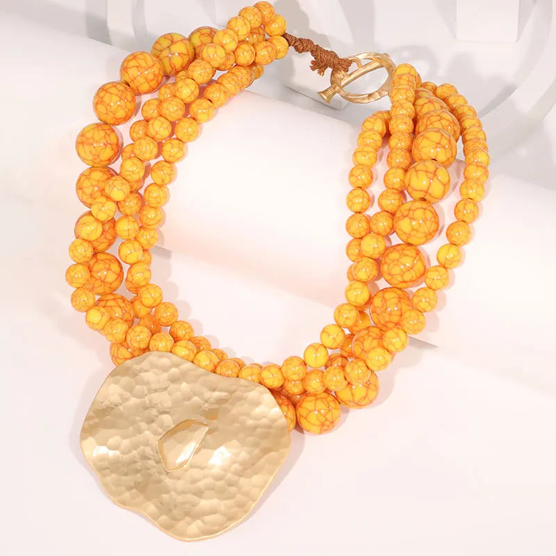 Colar Statement Vintage Contas Laranja Pingente Furado Dourado | By Mireva