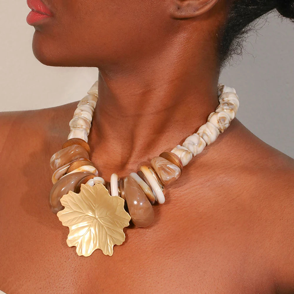 Colar Boho Flor Dourada & Tons Terrosos | By Mireva