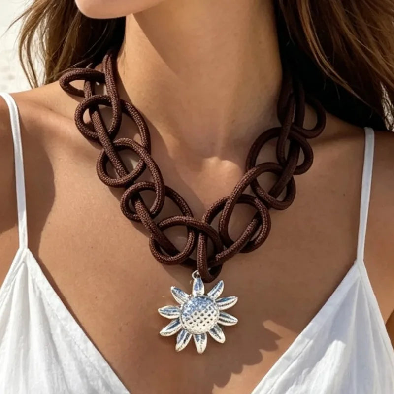 Colar Boho com Pingente de Concha Nautilus