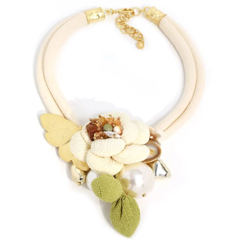 Colar Boho Fashion com Flor e Borboleta