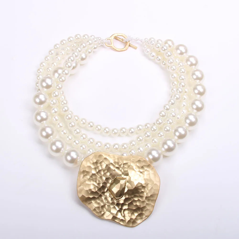 Colar Boho Pérolas & Pingente Geométrico Dourado | By Mireva