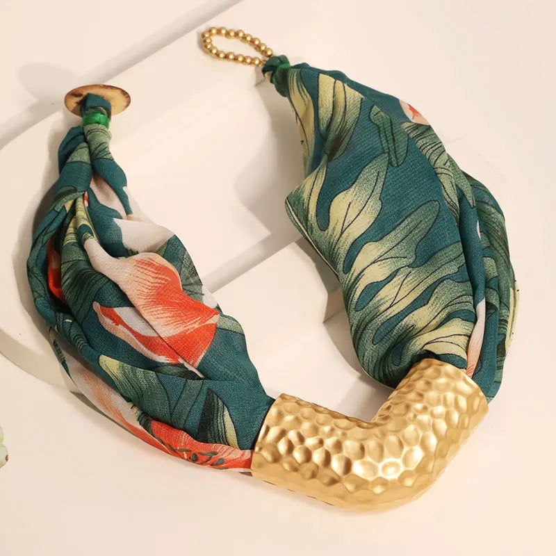 Colar Floral Geométrico com Design Moderno