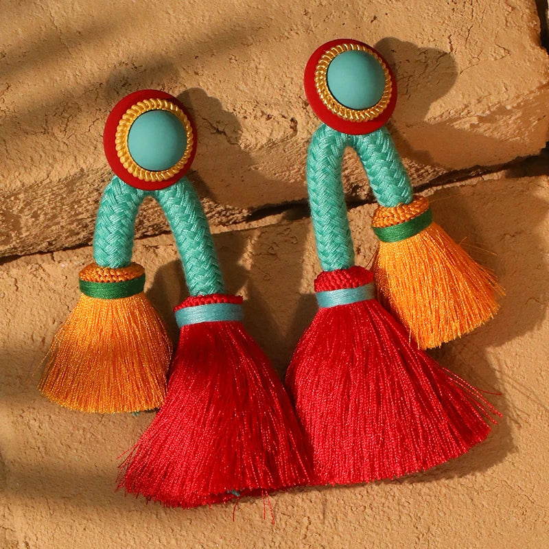 Brinco Boho Longo Colorido Franja — Estilo Artesanal Festivo