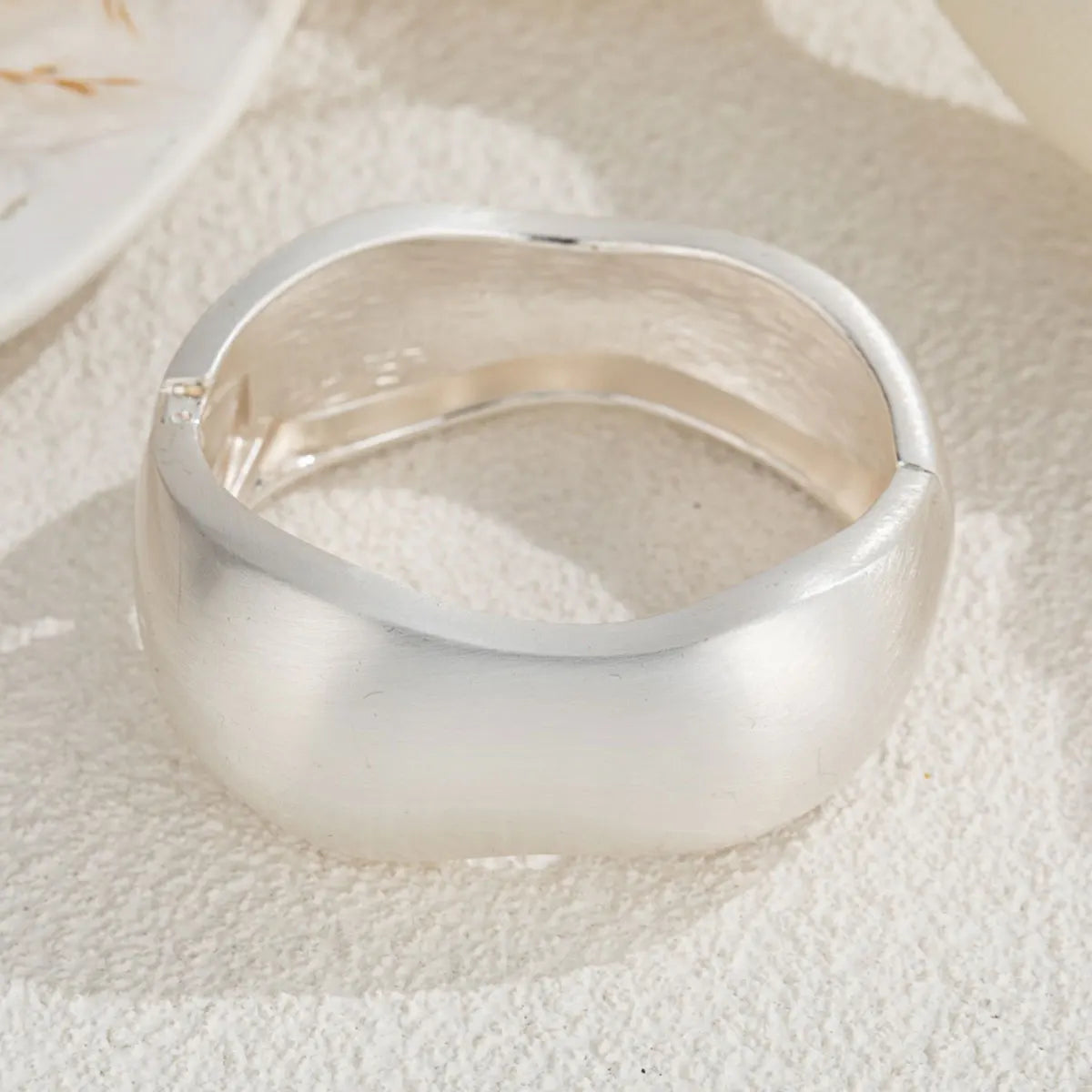 Pulseira Cuff Geométrica Dourada | By Mireva