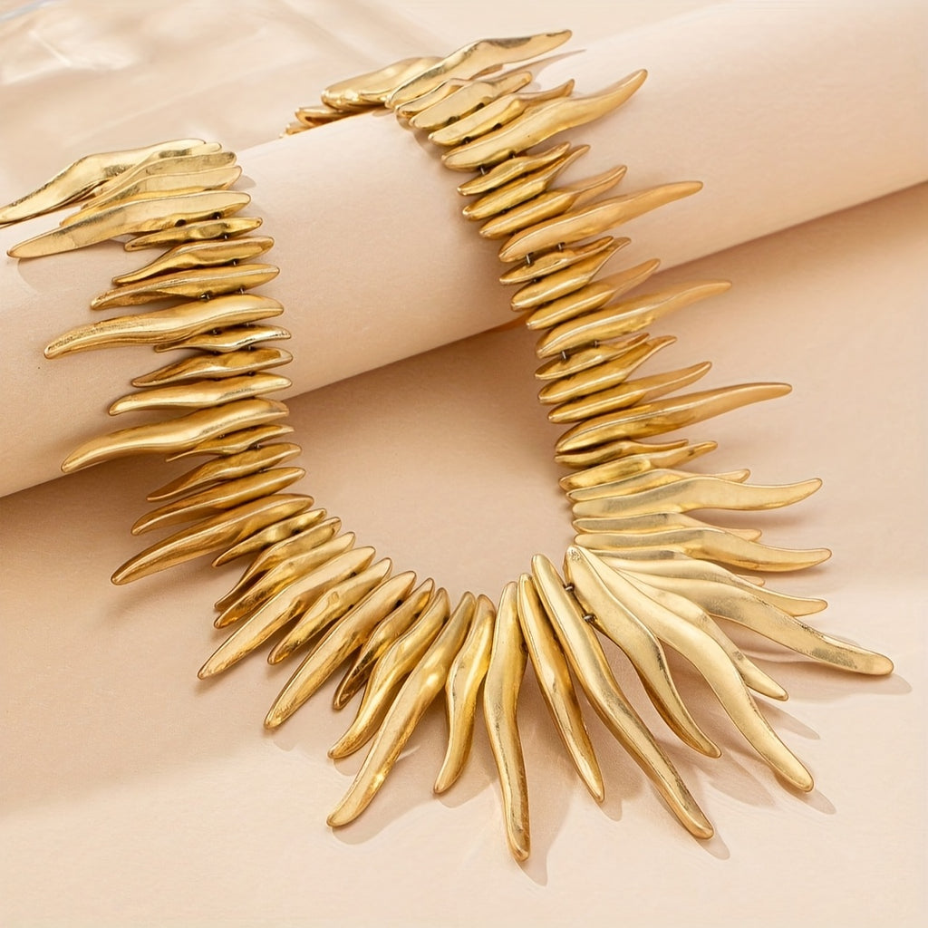 Colar Gótico Geométrico Irregular Dourado Espinhos | By Mireva