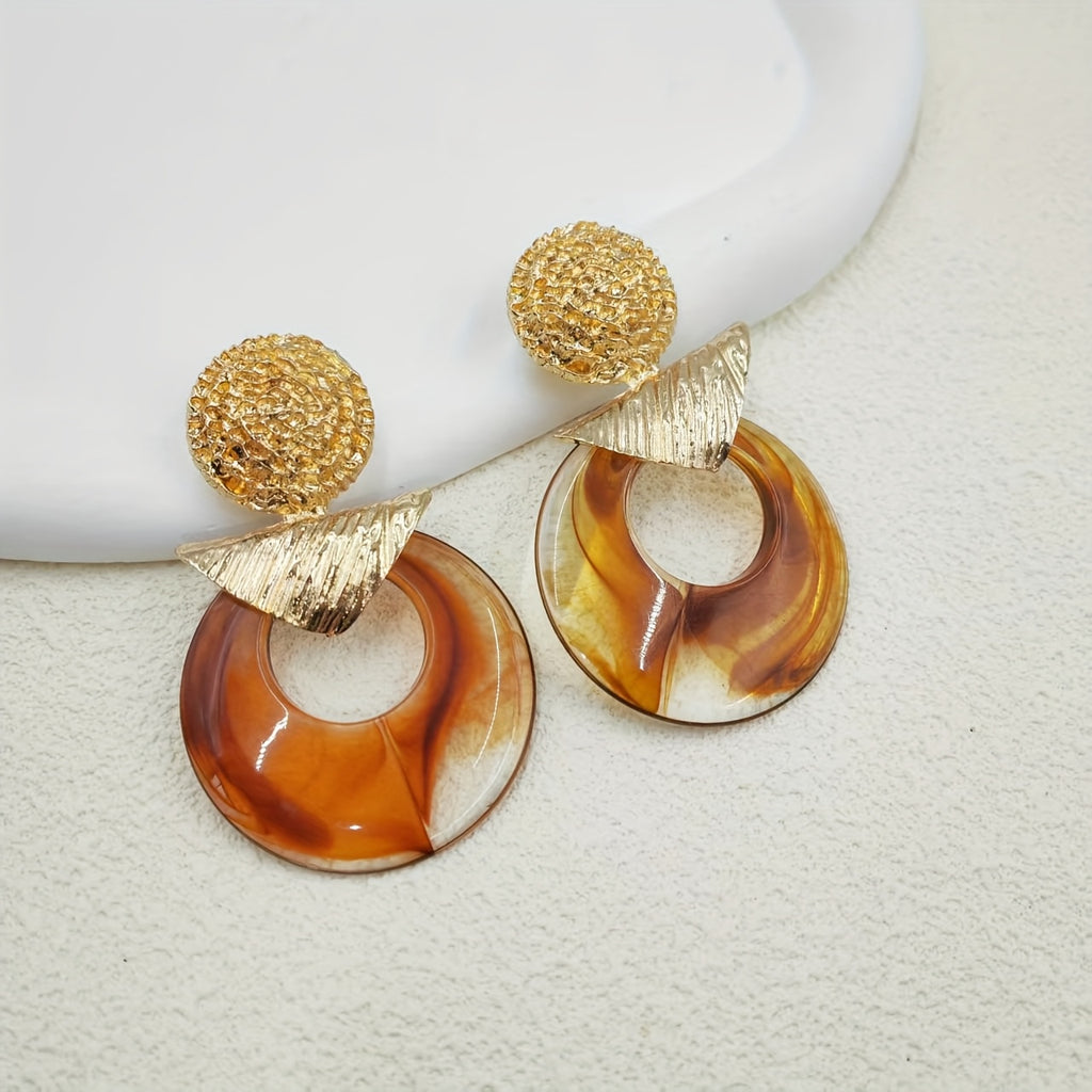 Brinco Retro Anel Resina Marrom & Triângulo Dourado | By Mireva