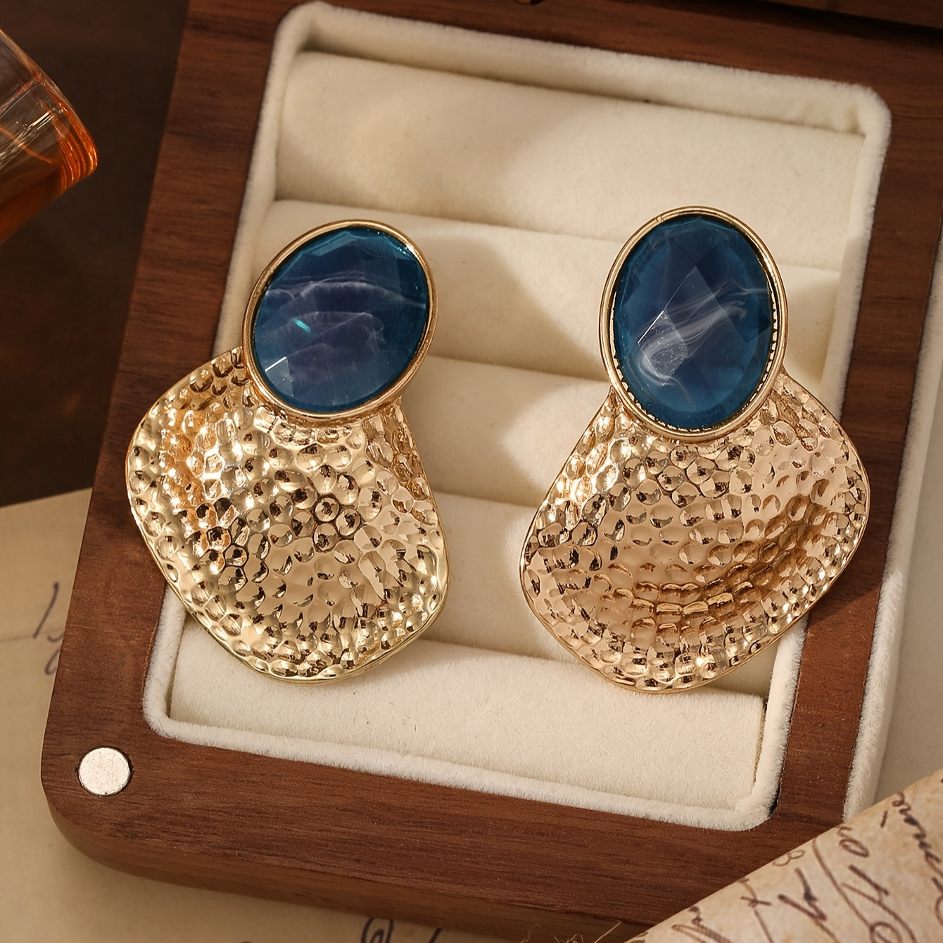 Brinco Verde Irregular Texturizado Dourado | By Mireva