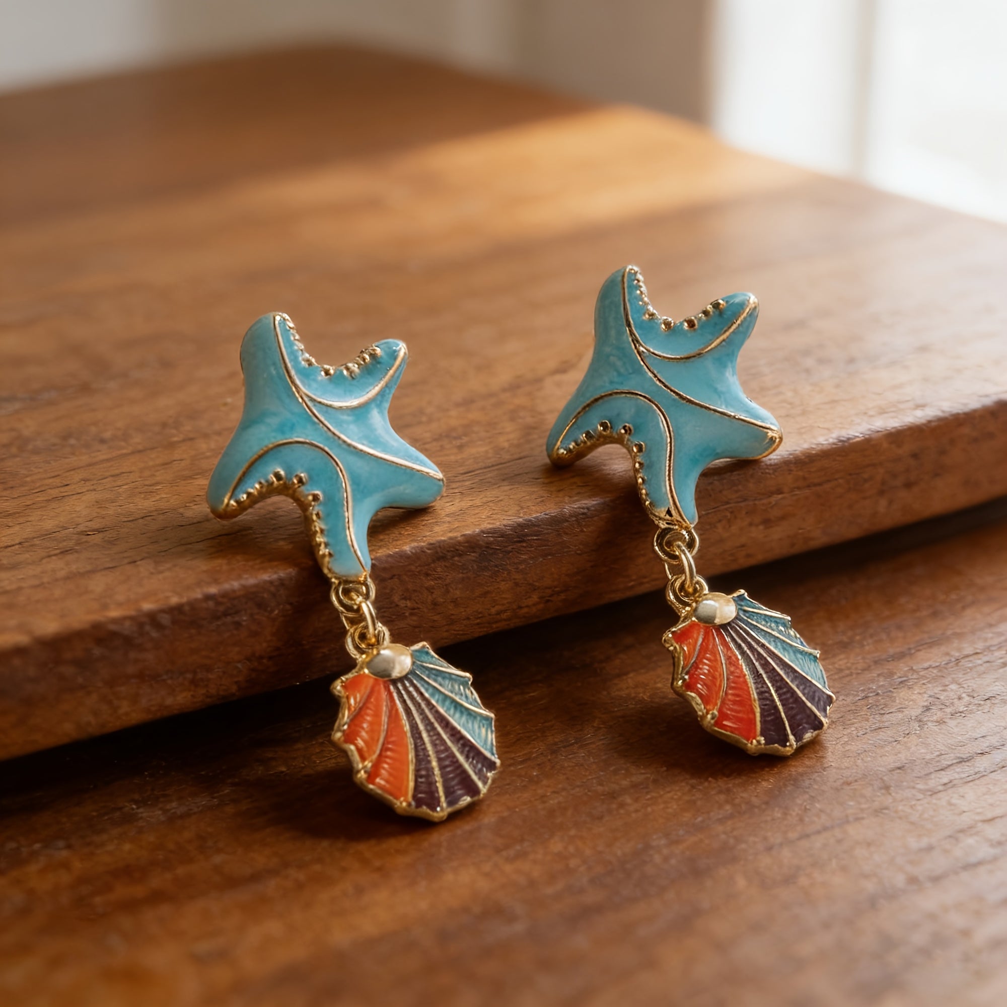 Brinco Praiano Estrela-do-Mar Turquesa & Concha Arco-Íris | By Mireva