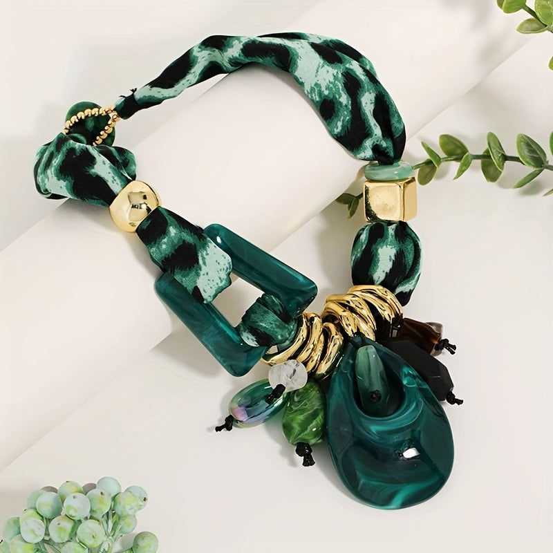 Colar Boho Tecido Verde & Pingentes Maxi | By Mireva