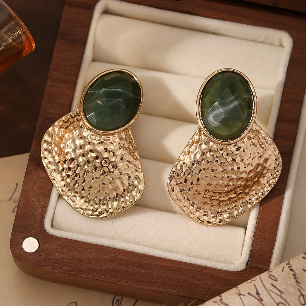 Brinco Verde Irregular Texturizado Dourado | By Mireva
