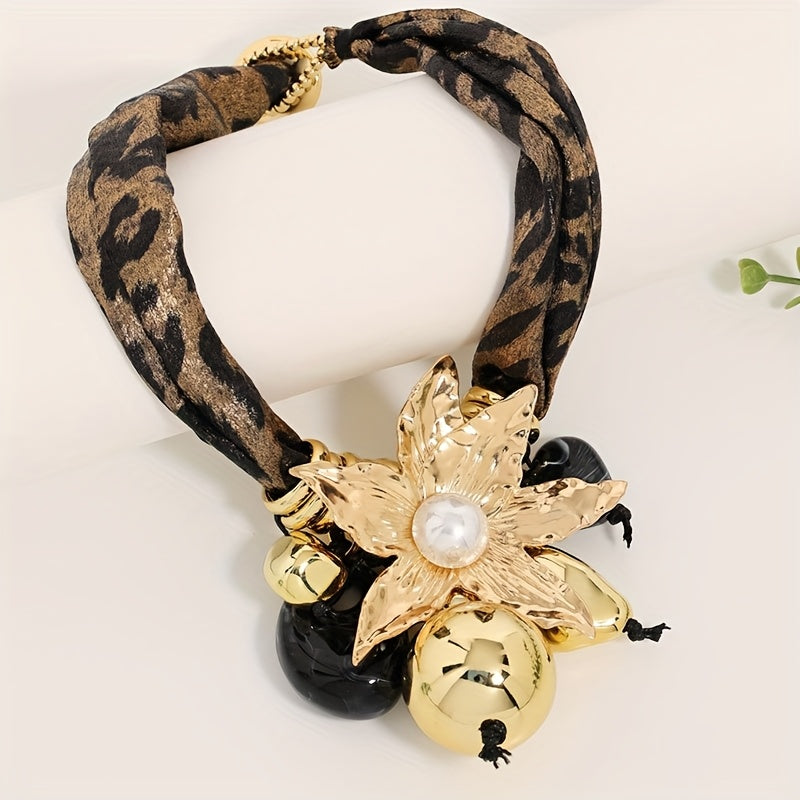 Colar Boho Elegante Flor Dourada Onça | By Mireva